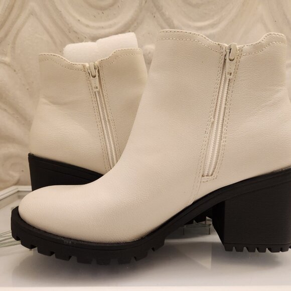 Sun + Stone "Morghan" White Booties. NIB. Size 7 - Picture 5 of 10